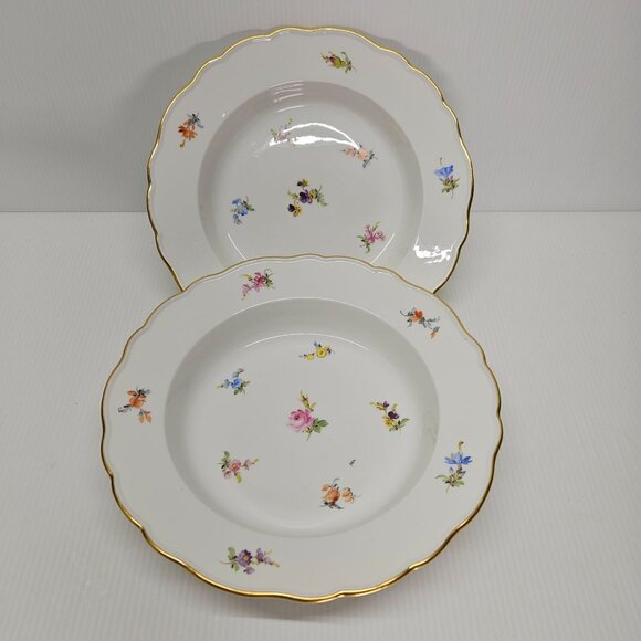 2 Meissen Scattered Flowers Large Rim Soup Bowls Crossed Swords Mark Gold Trim - Picture 1 of 6
